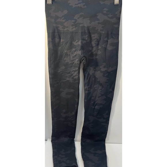 Spanx Look At Me Now Seamless Leggings Womens Small Green Camo‎ Stretch - Picture 1 of 3